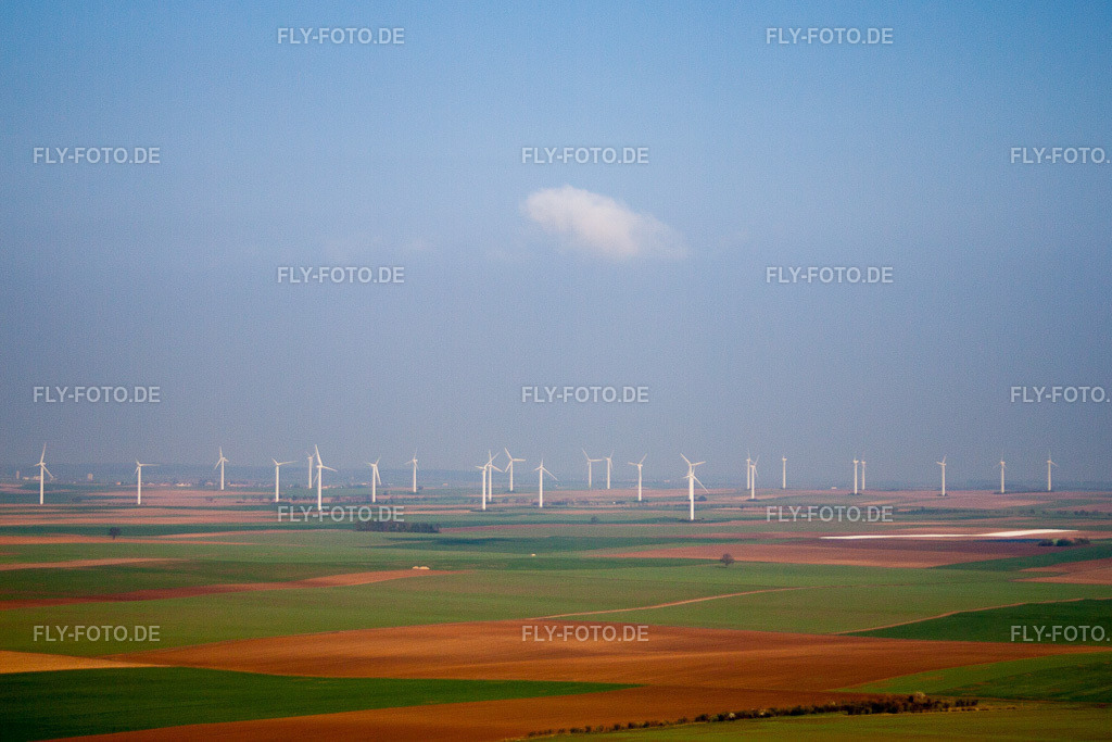 Windenergieanlagen (WEA) auf einem Hügel | Luftbild: Windenergieanlagen (WEA) auf einem Hügel in Ober-Flörsheim im Bundesland Rheinland-Pfalz in Deutschland. Foto: IMG_49699.jpg vom 13.04.2012 durch Werner Riehm/FLY-FOTO.de - Realisiert mit Pictrs.com