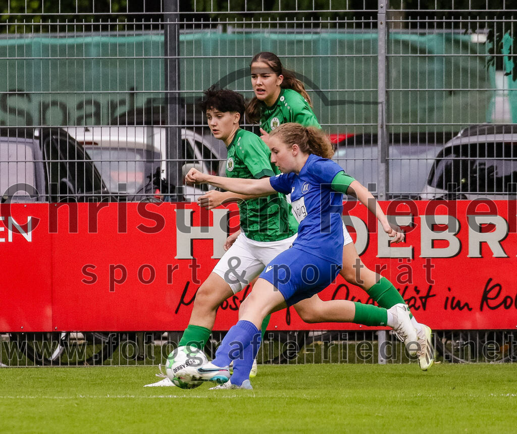 2023-10-07_049_FC_Forstern_gegen_Karlsruher_SC | Forstern, Deutschland, 07.10.2023:
Fußball, B-Juniorinnen-Bundesliga Süd 2023 / 2024, 4. Spieltag, FC Forstern gegen Karlsruher SC, Endergebnis: 1:1

Emilia Strube (FC Forstern, #21), Paulina Rothenberger (Karlsruher SC, #9)

Foto: Christian Riedel / fotografie-riedel.net