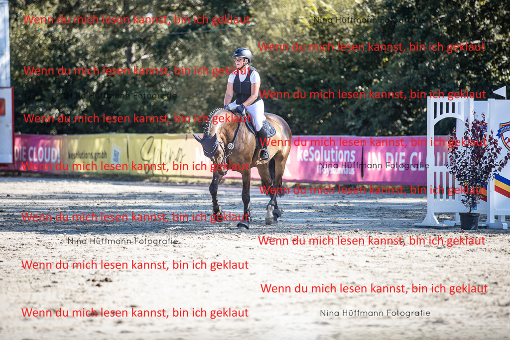 BK1A7247 | Turnierbilder Turnierfotos Nina Hüffmann Turnierfotografie Pferdefotografie Tierzeichnung Haustierzeichnung Pferdezeichnung Hundezeichnung Videograf  - Realisiert mit Pictrs.com