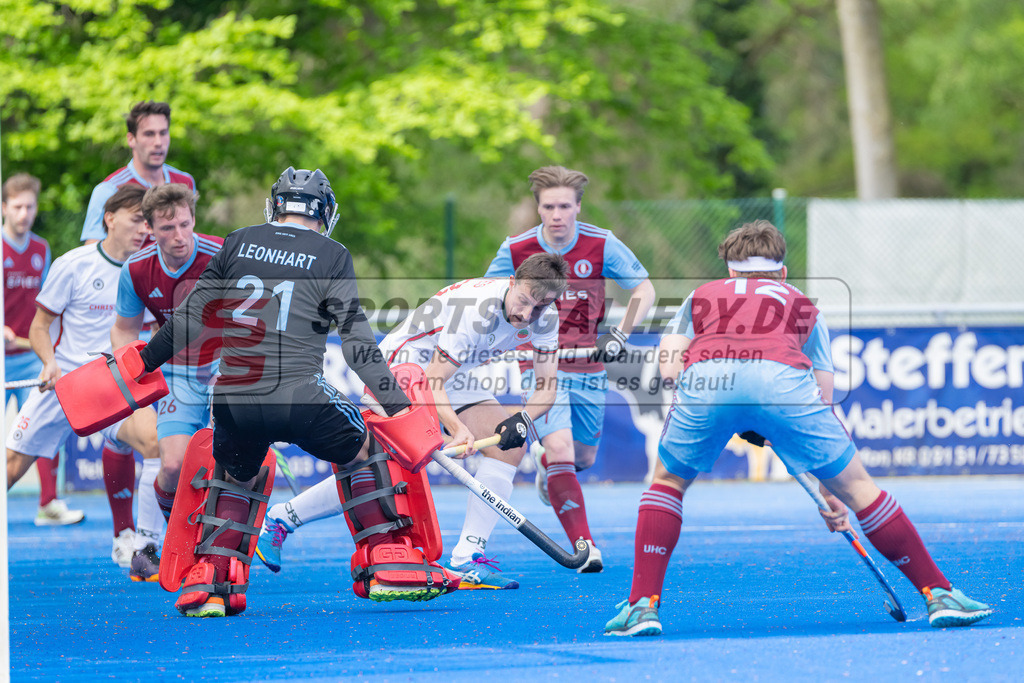 HK_20240414_100429 | 1. Bundesliga Hockey Herren Crefelder HTC - UHC Hamburg am 14.4.2024 CHTC, Krefeld , Leonhart Florian Torwart ( UHC Hamburg #21 ) , Boomes Anton ( Crefelder HTC #23 ) , Graffitti Gian Lucca ( UHC Hamburg #26 )