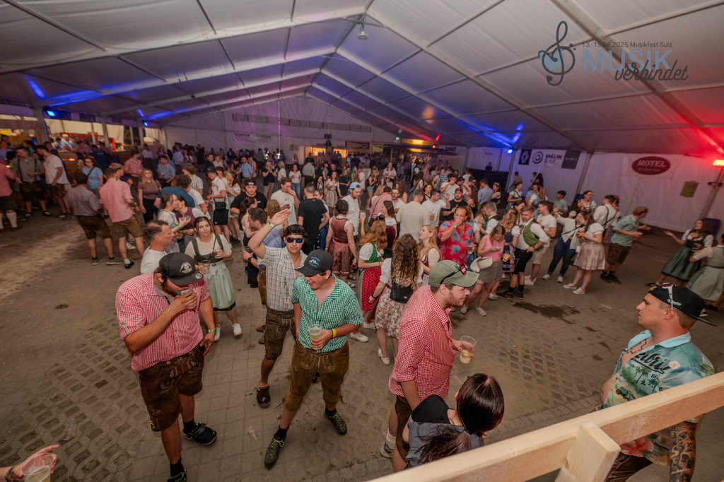 DSC_3672 | "Fussifoto.com – Ihr Ansprechpartner für hochwertige Fotografie! Entdecken Sie kreative Bilder und professionelle Dienstleistungen. Kontaktieren Sie uns für Ihre Projekte!"