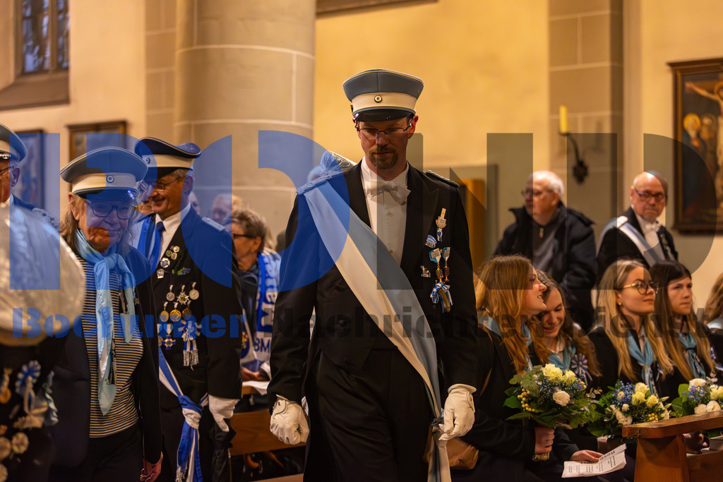 JEM_ZAPMAI20250424-25 | bond - Realisiert mit Pictrs.com