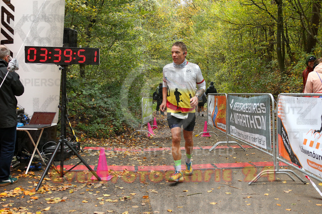 251026_1341_EX1_3866 | Sportfotografie im Rhein-Sieg Kreis, Köln, Bonn, NRW, Rheinland Pfalz, Hessen, etc. Unser Tätigkeitsfeld umfasst den Laufsport vom Volkslauf über den Marathon, Duathlon, Triathon bis zum Ultralauf wie Kölnpfad Ultra oder Schindertrail.