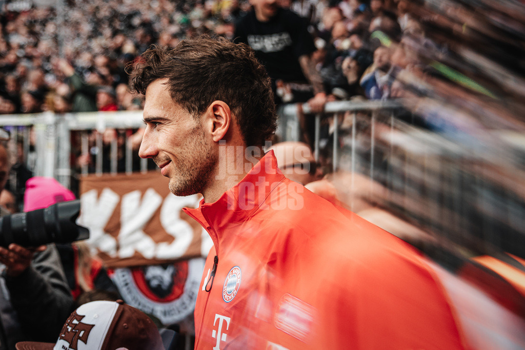 Fußball | Männer | Saison 2025/2026  | Fußball-Bundesliga | 29. Spieltag | FC St. Pauli vs. FC Bayern München | 11.04.2026 | Leon Goretzka (#8, FC Bayern München) auf dem Weg ins Stadion Objektivfilter