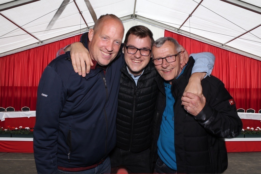 top-top.de 240928-175 | Foto, Video, Fotografie, Videografie, Fotobox, DJ, Discjockey, Musik, Musikbox, Veranstaltung, Photobooth, Amazon, Ebay, Buchtipp, Bestseller, Autor, Verlag, Buch, Wesel, Hamminkeln, NRW, Dinslaken, Rees, Drohne, Hochzeit, Party, Fotobox, Wesel, Fotograf