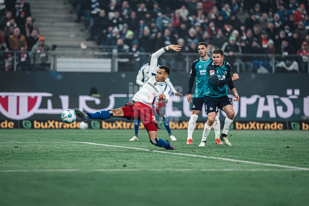 Fußball | Männer | Saison 2024/2025 | 2. Fußball-Bundesliga | 18. Spieltag | Hamburger SV vs. 1. FC Köln | 18.01.2025 | Davie Selke (#27, HSV) streckt sich nach dem Ball