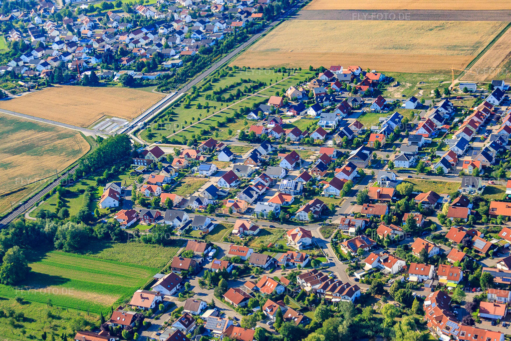 Luftbild: An der Römerstr in Rheinzabern im Bundesland Rheinland-Pfalz in Deutschland. Foto: IMG_42434.jpg vom 27.06.2011 durch Werner Riehm/FLY-FOTO.de