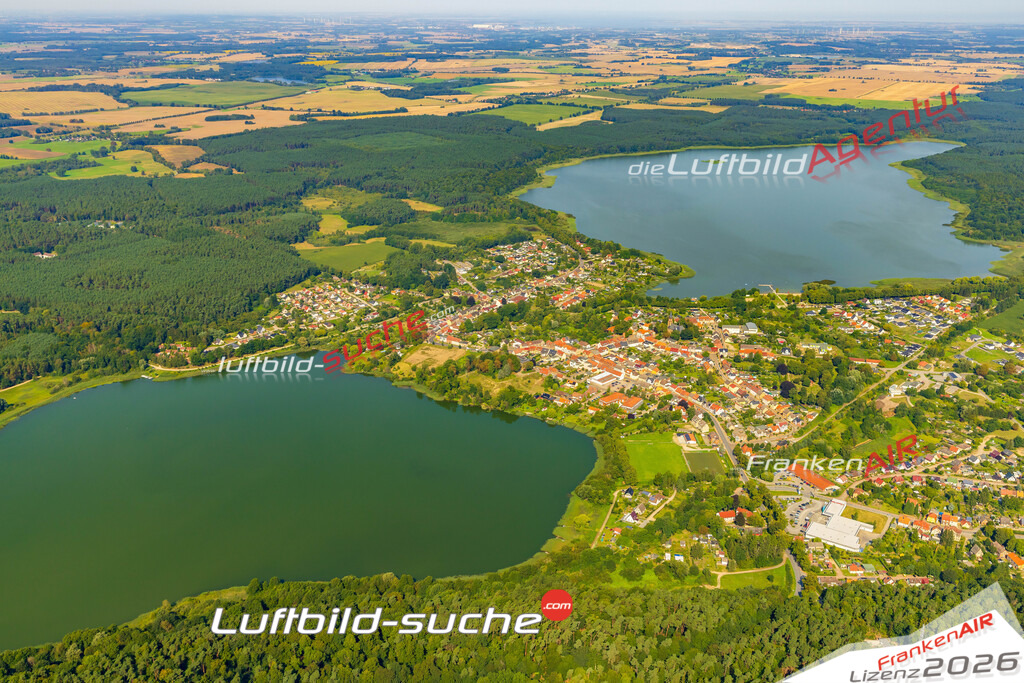 Luftaufnahme der Stadt Warin - Die Luftaufnahme wurde 2025 vom UL-Flugzeug heraus erstellt ( keine Drohne ) - Hochauflösende Luftaufnahme - für professionelle Ausdrucke geeignet. Die Geschenkidee !Hier alle&nbsp;Infos zur Lizenzierung der LuftaufnahmeWir fliegen auch dieses Jahr wieder in Ihre Region um Luftbilder zu erstellen.- Luftbild anfragen