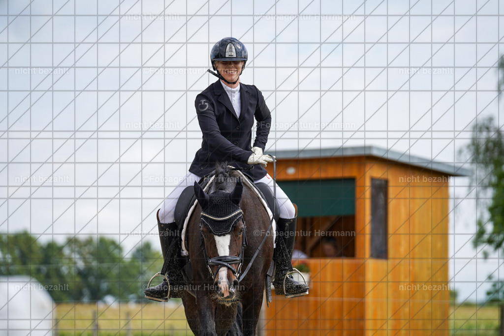 20230826-FAH05117 | Forstinning, 2023, Dressurturnier, Turniersportbilder, Turnierfotografen Bayern, Fotoagentur Herrmann, Reitsportfotografie, Turnierbilder