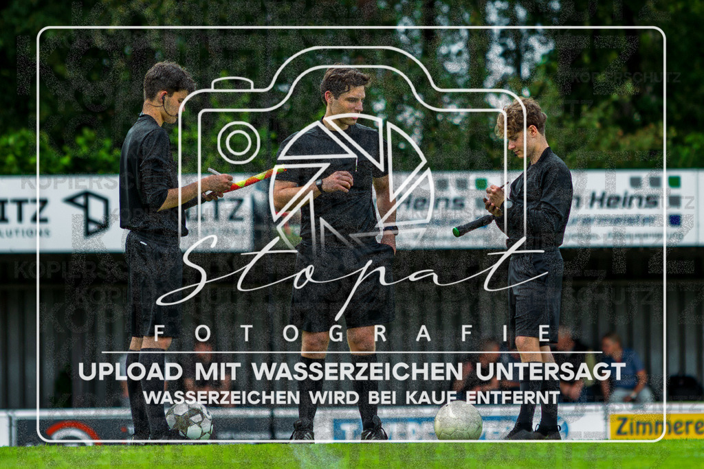 Landesliga Herren LG - TV Jahn Schneverdingen vs. MTV Eintracht Celle | Henrik Specht (Schiedsrichter), Armin Maksutaj (Schiedsrichterassistent), Julian Ebel (Schiedsrichterassistent); Landesliga Herren LG - TV Jahn Schneverdingen vs. MTV Eintracht Celle am 06.06.2026 in Osterwaldstadion, Schneverdingen - Realisiert mit Pictrs.com