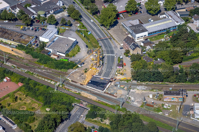 Dinslaken240803263 | Luftbild, Tunnel und Straßenbauarbeiten an der Willy-Brandt-Straße Bundesstraße B8 und Bahnlinie, Baustelle und Ausbau der Betuweroute und Betuwe-Linie Eisenbahnstrecke, Dinslaken, Ruhrgebiet, Nordrhein-Westfalen, Deutschland
