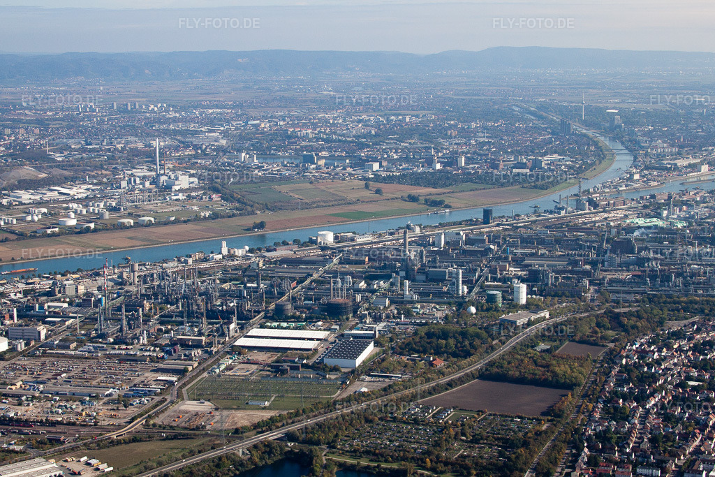 Luftbild: BASF Nord im Ortsteil BASF in Ludwigshafen im Bundesland Rheinland-Pfalz in Deutschland. Foto: IMG_21775.jpg vom 09.10.2009 durch Werner Riehm/FLY-FOTO.de