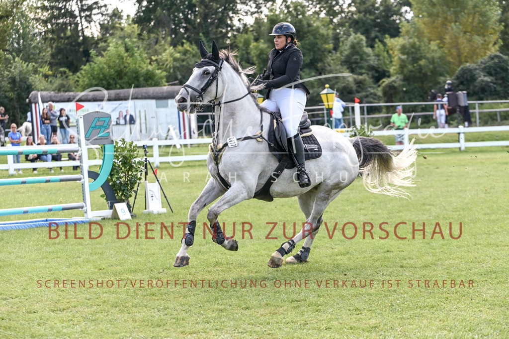 Schugtsche-Düren.2024-10.Springprf.M_-60 | Schugtsche Fotografie - Realisiert mit Pictrs.com