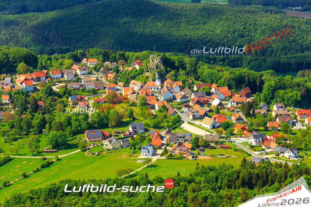 Die Luftaufnahme der Stadt Gößweinstein wurde vom UL-Flugzeug heraus erstellt ( keine Drohne )- hohe Auflösung für beste Qualität