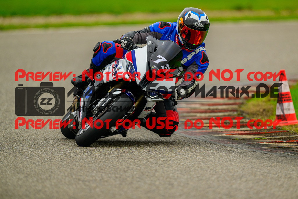 MaZZes_Fotomatrix_20241003_6007705_1899 | ROT