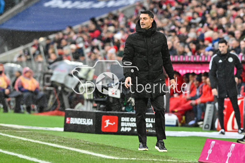 FC Bayern München - Eintracht Frankfurt | MUNICH, GERMANY - 21. FEBRUARY: im Bild Albert RIERA Trainer Eintracht Frankfurt / Einzelfoto / Freisteller während dem Bundesligamatch zwischen dem FC Bayern München und der SG Eintracht Frankfurt am 23. Spieltag in der Allianz Arena / DFL REGULATIONS PROHIBIT ANY USE OF PHOTOGRAPHS AS IMAGE SEQUENCES AND/OR QUASI-VIDEO