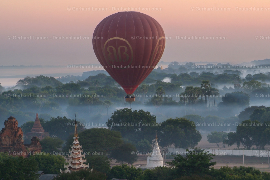 9400605 | Im Heißluftballon über Bagan
