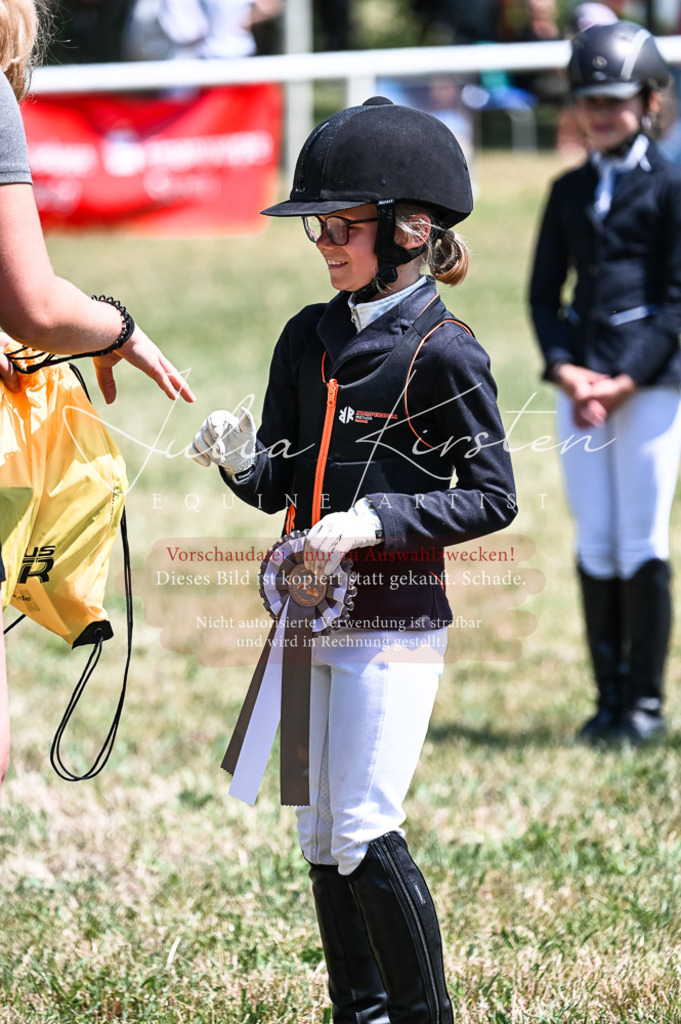 DSC_9924 | Pferde- und Turnierfotografie in Westsachsen. Pferdeportraits, Auftragszeichnungen und intuitive Kunst.