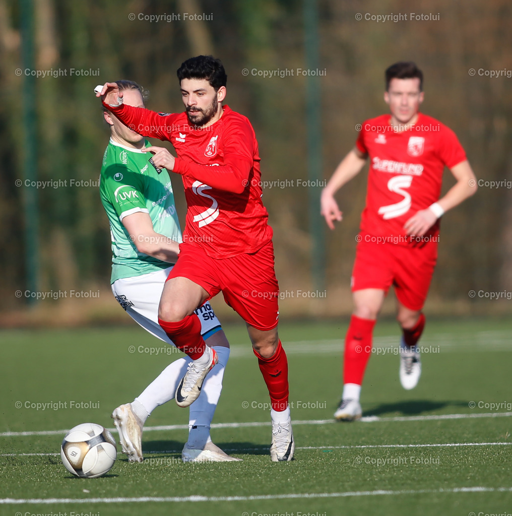 A_LUI_02032024_32 | SPORT,FUSSBALL LT1 OOE LIGA ASKOE OEDT-SV HAIDLMAIR GRUEN WEISS MICHELDORF 02.03.2024 IM BILD: BUENYAMIN KARATAS (OEDT) UND (MICHELDORF) FOTO:FOTOLUI