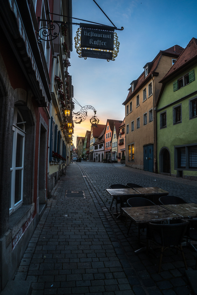 DSC01108 | Rothenburg ob der Tauber. Nur hier gibt es Exklusive und passend zur Jahreszeit Ihr Wandbild, T-Shirt, Tasse und alles was das Rothenburg Herz begehrt. - Realisiert mit Pictrs.com