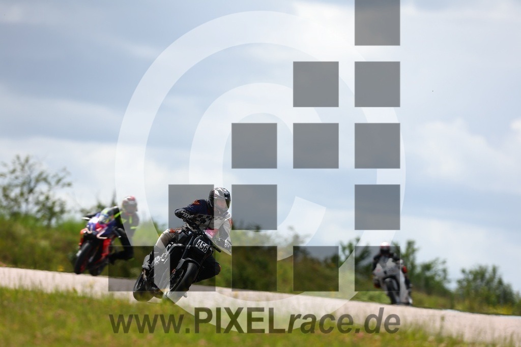 0456-20260605_01703 | Schöne Erinnerungen an spannende Momente - das festzuhalten ist unser Job. PIXELrace.de ist seit 2003 auf den Rennstrecken Europas unterwegs um die Action draußen beim Fahren und die wunderbare Stimmung imm Fahrerlager für euch einzufangen.