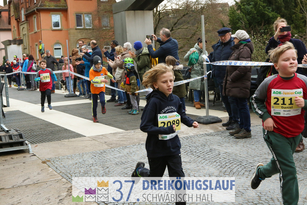 AOK JuniorCup 400m | 3Koenigslauf 2023 - Realisiert mit Pictrs.com
