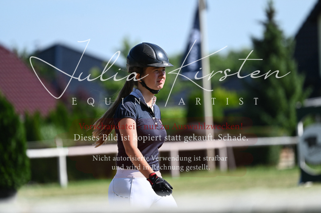 DSC_1815 | Pferde- und Turnierfotografie in Westsachsen. Pferdeportraits, Auftragszeichnungen und intuitive Kunst.