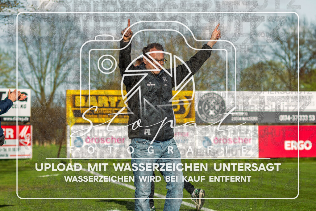 FGFS-LEN-1000 | Patrick Laukart (Eintracht Leinetal - Trainer) beim Herren Kreisliga HK Spiel zwischen FG Fulde-Stellichte und Eintracht Leinetal im Fulder Zentralstadion, Fulde (Simon Paul Stopat) - Realisiert mit Pictrs.com
