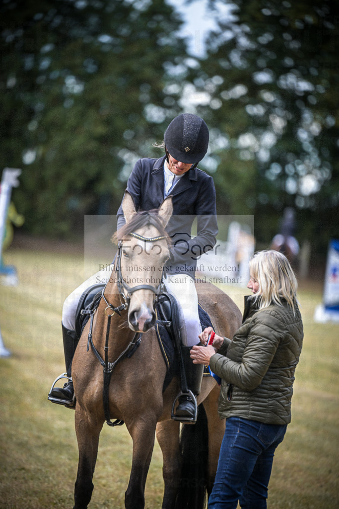 DOS_0045 | Entdecke hochwertige Reitturnierfotos von Foto Oger. Professionell, emotional und authentisch – jetzt Lieblingsmomente im Shop bestellen.Deutschlandweite Turnierfotografie. - Realisiert mit Pictrs.com