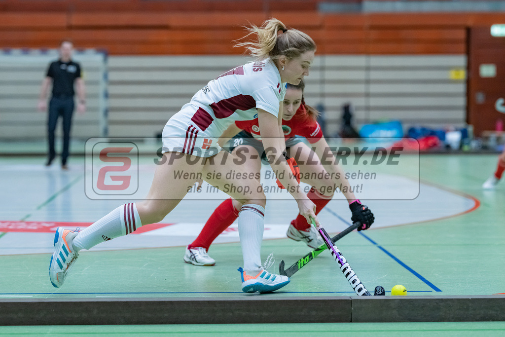 HK_20230122_103075 | 1. Bundesliga ( Halle ) Damen Crefelder HTC - Rot-Weiss Köln am 22.1.2023 Crefelder HTC  ( CHTC ) Halle Glockenspitz , Krefeld , Camille Nobis ( Rot-Weiss Köln #17 )