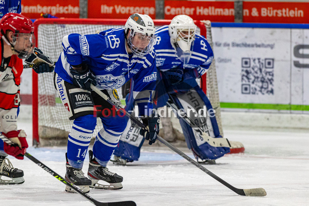 Achtelfinale Spiel 1 SC Forst vs EV Pegnitz ICE DOGS | Eishockey Landesliga Playoffs 2023/2024, Achtelfinale Spiel 1 SC Forst vs EV Pegnitz ICE DOGS, 20240218,
Max WILLBERG (Nature Boyz 14) am Bully,
2024-02-18 in Peißenberg (Eisstadion)
14 Max WILLBERG (Nature Boyz 14)
Copyright: WolfgangxLindner foto-lindner.de