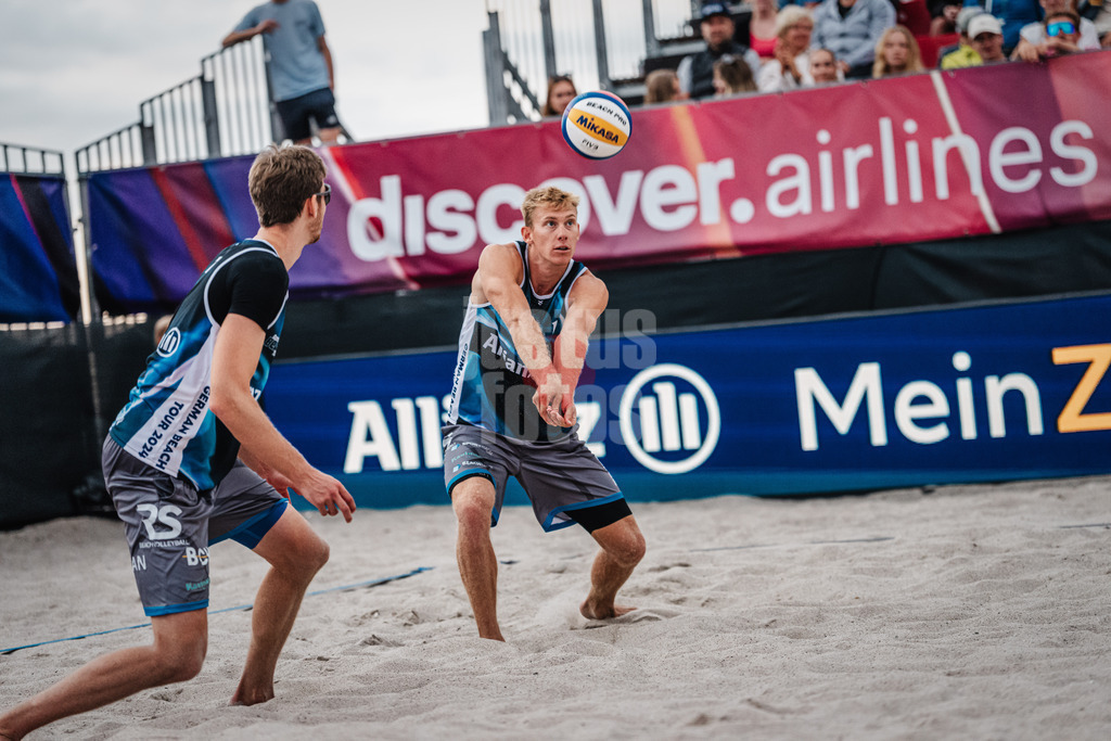 Beachvolleyball | Männer | Allianz German Beach Tour 2024 | Tourstop Kühlungsborn 2 | 17.08.2024 | Jonas Reinhardt nimmt den Ball an