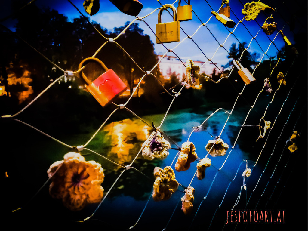 bridge of hearts | Künstler/in Member of AKM/austromechana. Troubadour. 2026 a fascinating journey began with Tatjana my AI muse✨ METISSIREN set sails and left the harbor ⛵