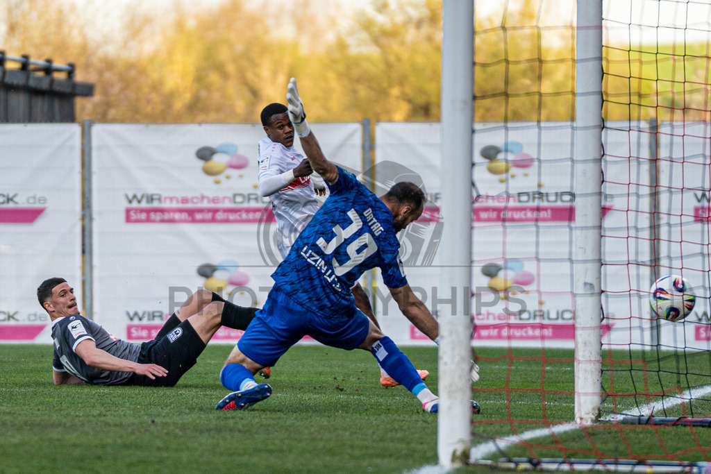 VfB Stuttgart II vs. SSV Ulm 1846 Fussball, Fussball, 3. Liga, 32. Spieltag, 08.04.2026 | Torchance durch Abdenego Nankishi (VfB Stuttgart II, #17) gehalten/pariert durch Christian Ortag (SSV Ulm 1846 Fussball, #39),VfB Stuttgart II vs. SSV Ulm 1846 Fussball, Fussball, 3. Liga, 32. Spieltag, 08.04.2026DFB regulations prohibit any use of photographs as image sequences and/or quasi-video