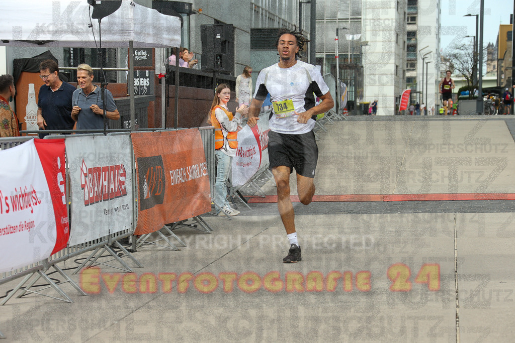 250920_1319_EX1_4028 | Sportfotografie im Rhein-Sieg Kreis, Köln, Bonn, NRW, Rheinland Pfalz, Hessen, etc. Unser Tätigkeitsfeld umfasst den Laufsport vom Volkslauf über den Marathon, Duathlon, Triathon bis zum Ultralauf wie Kölnpfad Ultra oder Schindertrail.