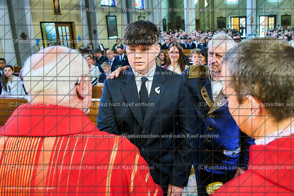 ALP2471_Pfarrfirmung Wieselburg_Sakrament der Firmung | (C)FotoLois.com, Alois Spandl, Pfarrfirmung in Wieselburg mit Firmspender Eduard Gruber (ehemaliger Generalvikar der Diözese St. Pölten), Sa 3. Juni 2023.