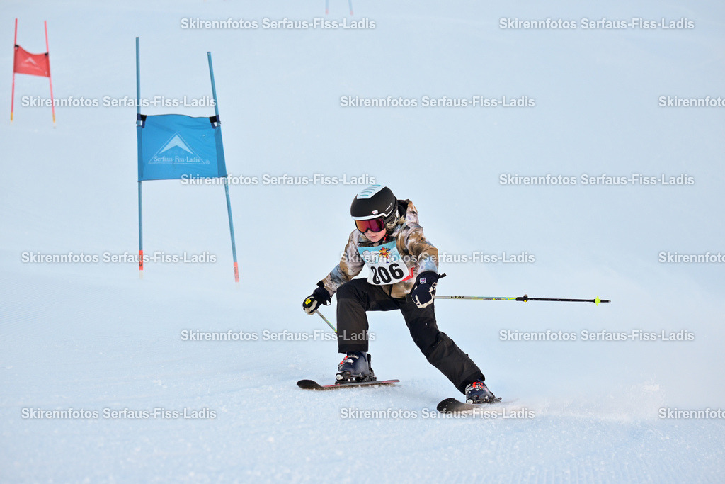 SRF_25.12.2025_0024 | Skirennfotos,Serfaus,Fiss,Ladis,Kinderskirennen,Winter,Tirol,Oberland,skirace,SFL,feelfree,weil wir's genießen,ski,Ski,skifahren,Sonnenplateau, - Realisiert mit Pictrs.com