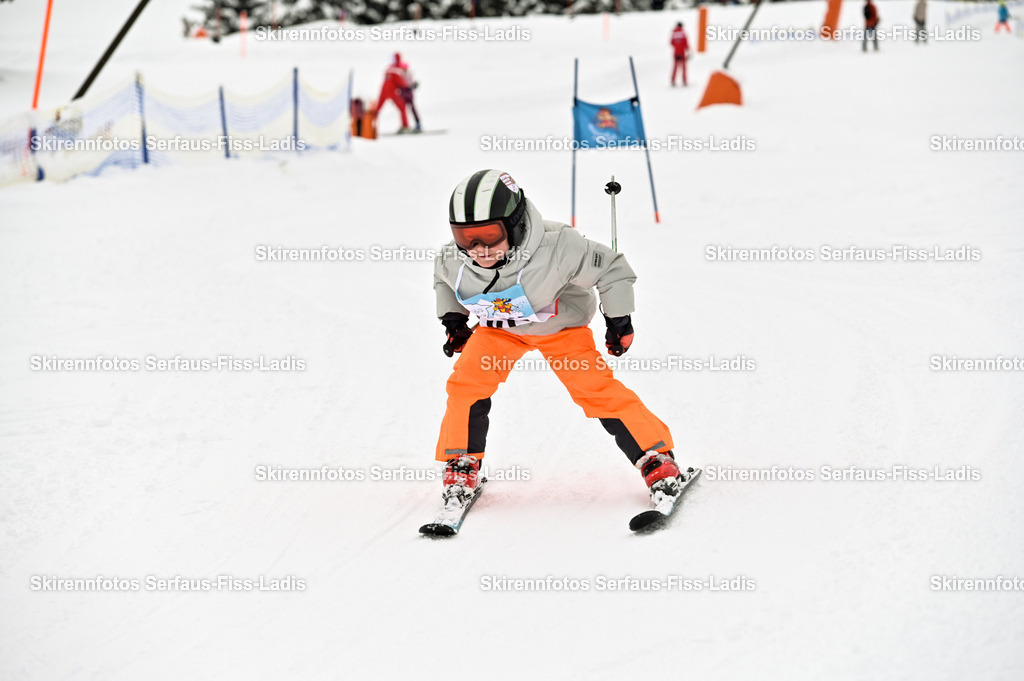 SRF_20.02.2026_0763 | Skirennfotos,Serfaus,Fiss,Ladis,Kinderskirennen,Winter,Tirol,Oberland,skirace,SFL,feelfree,weil wir's genießen,ski,Ski,skifahren,Sonnenplateau, - Realisiert mit Pictrs.com