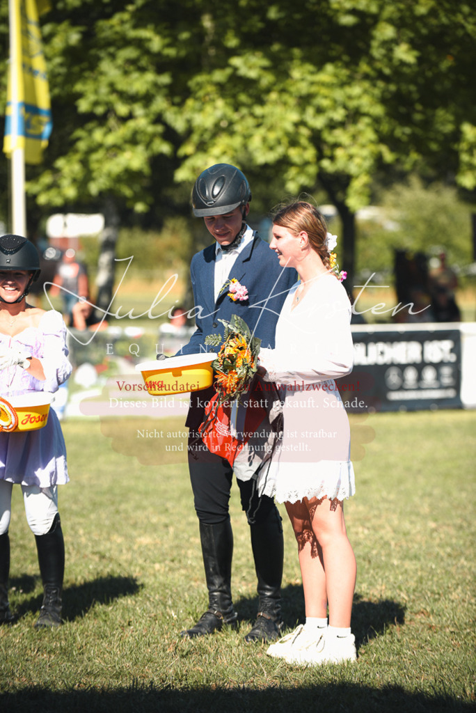 DSC_7801 | Pferde- und Turnierfotografie in Westsachsen. Pferdeportraits, Auftragszeichnungen und intuitive Kunst.