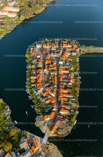 Malchow13107797 | Altstadtinsel mit Malchower See und Rathaus,  Malchow, Müritz Seenplatte, Mecklenburg-Vorpommern, Deutschland