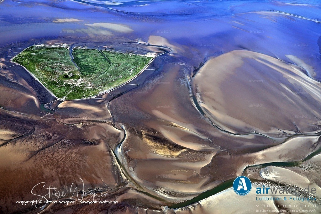 Halligen-Inseln-Weltnaturerbe-Wattenmeer-Mai-23-airwatch-wagner-240A3212 | Entdecken Sie atemberaubende Luftbilder und Fotografien auf airwatch.de - Tauchen Sie ein in eine Welt voller faszinierender Aufnahmen aus der Vogelperspektive.