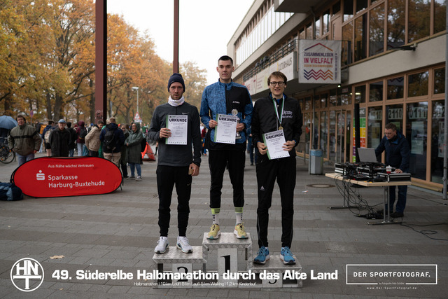 Süderelbe Halbmarathon 2025 I 09.11.2025 I Fotograf_DerSportfotograf.I 00703 | Der Sportfotograf. - Realisiert mit Pictrs.com