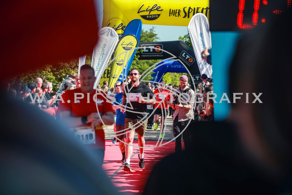 ..... | LINZ,AUSTRIA,27.April 25, Int. 3 Brückenlauf Linz  , Image shows: Photo: WAPICS / Manuel Binder