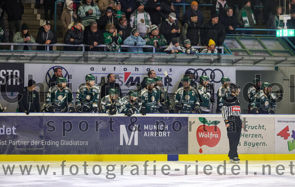 2025-11-25_018_TSV_Erding_gegen_EHF_Passau_Black_Hawks | Erding, Deutschland, 25.11.2025:Eishockey, Oberliga Süd 2025 / 2026, 20. Spieltag, TSV Erding gegen EHF Passau Black Hawks, Endergebnis: 2:3 n.V.Foto: Christian Riedel / fotografie-riedel.net