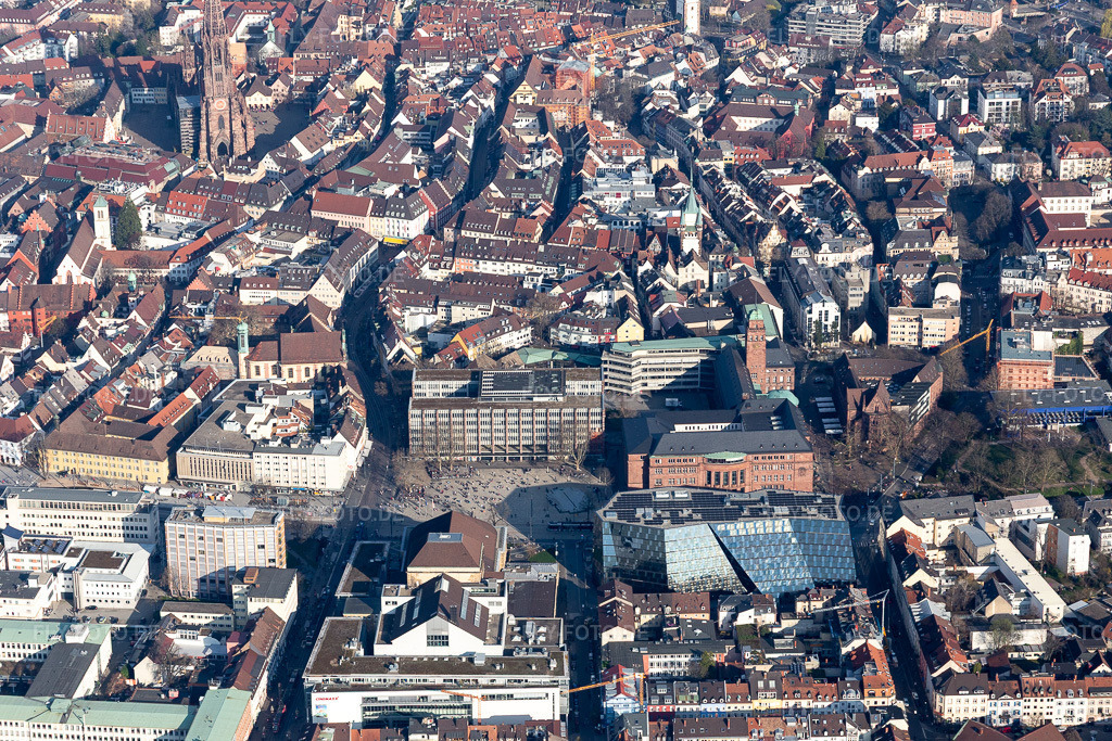 Luftbild: Universität im Ortsteil Altstadt in Freiburg im Bundesland Baden-Württemberg in Deutschland. Foto: IMG_113030.jpg vom 22.03.2019 durch Werner Riehm/FLY-FOTO.de