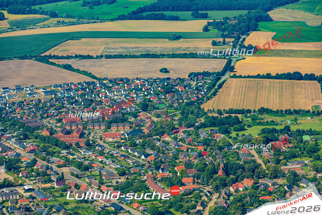 Neue Luftbildaufnahme der Stadt Pampow - Das Luftbild wurde 2025 vom UL-Flugzeug heraus erstellt ( keine Drohnenaufnahme ) - Hochauflösende Luftaufnahme - für Wandbilder und großformatige Ausdrucke geeignet. Das besondere Geschenk!Hier alle&nbsp;Infos zur Lizenzierung der LuftaufnahmeWir fliegen auch dieses Jahr wieder in Ihre Region um Luftbilder zu erstellen.- Luftbild anfragen