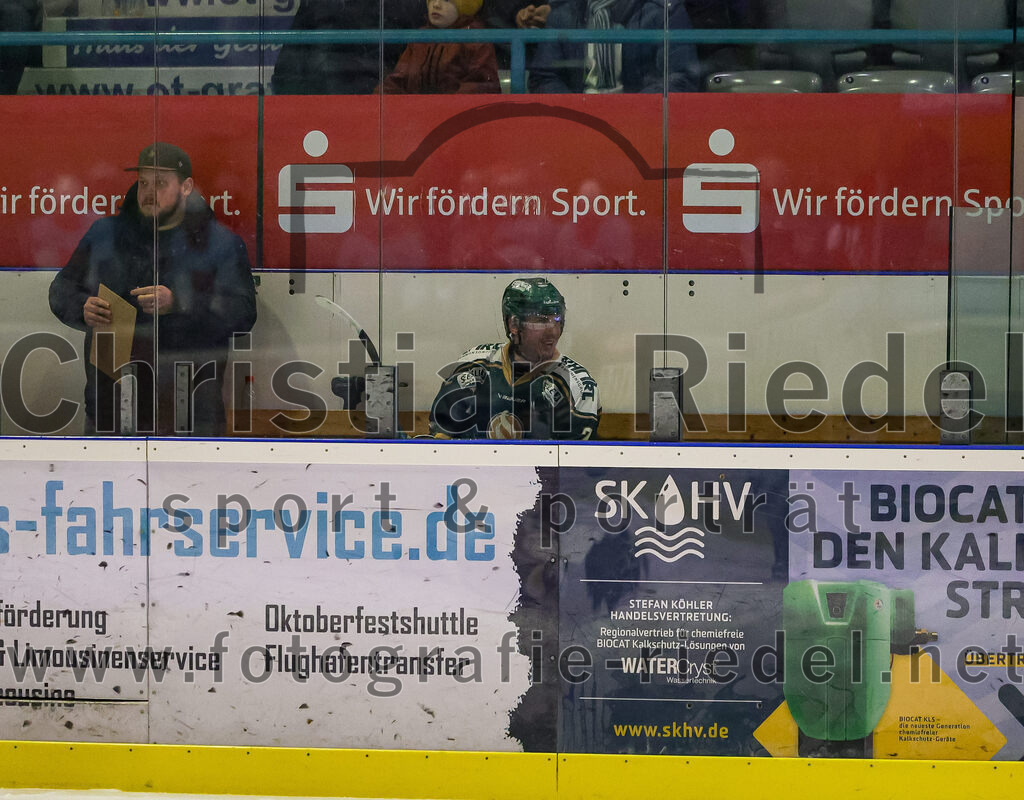 2025-12-23_143_TSV_Erding_gegen_Heilbronner_Falken | Erding, Deutschland, 23.12.2025:Eishockey, Oberliga Süd 2025 / 2026, 29. Spieltag, TSV Erding gegen Heilbronner Falken, Endergebnis: 5:4Louis Trattner (Erding Gladiators, #7)Foto: Christian Riedel / fotografie-riedel.net