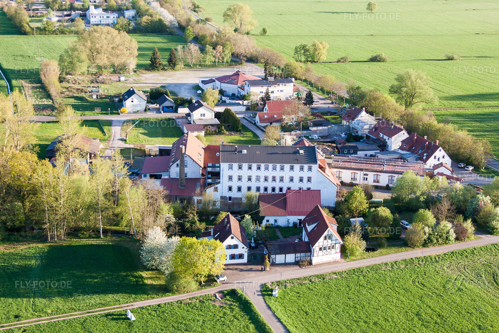 Luftbild: Restaurant Fuchsmühle und Tanzlokal Datscha im Ortsteil Neumühle in Offenbach an der Queich im Bundesland Rheinland-Pfalz in Deutschland. Foto: IMG_56762.jpg vom 25.04.2013 durch Werner Riehm/FLY-FOTO.de