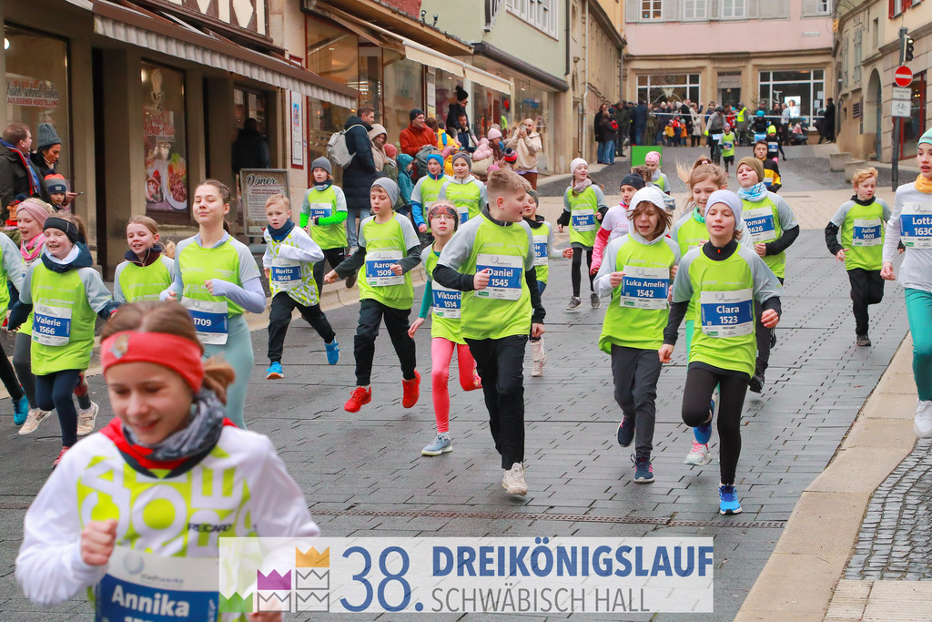 1700m Stadtwerke Jugendlauf | 3 Koenigslauf 2024 1700m Stadtwerke Jugendlauf - Realisiert mit Pictrs.com