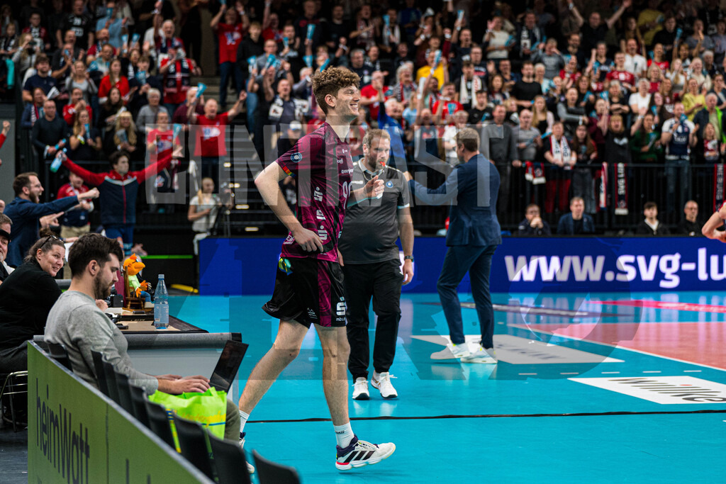 Volleyball I Herren I Saison 2025/2026 I Volleyball Bundesliga I 4. Spieltag I SVG Lüneburg - Energiequelle Netzhoppers KW | CONTRAST ZERØ MEDIA - Realisiert mit Pictrs.com